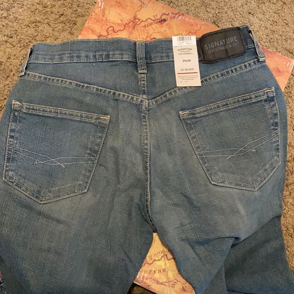size 29x30 signature Levi blue jeans, Brand New - Picture 9 of 10